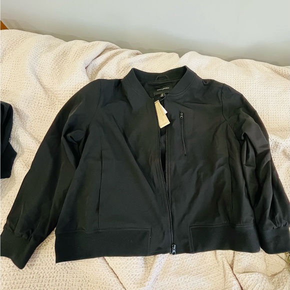 Sleek black Bomber jacket - Picture 2 of 3